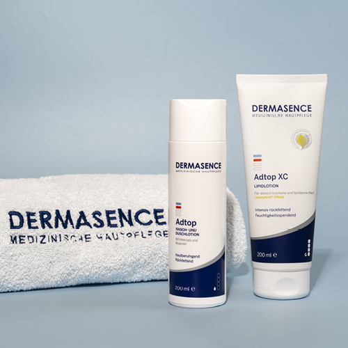 Gewinnspiel-Produkte vor blauem Hintergrund