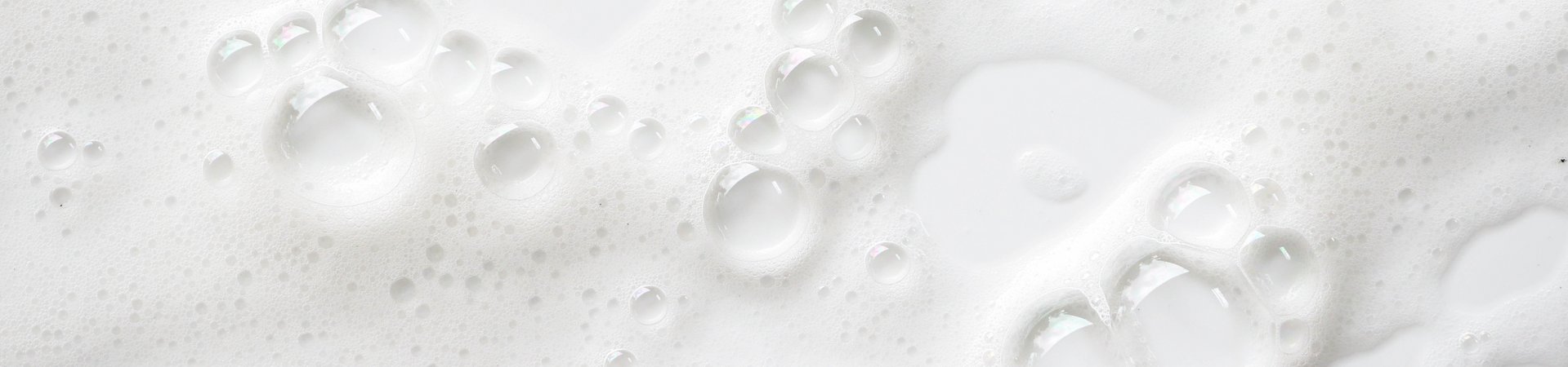 Weißer Schaum auf weißem Untergrund