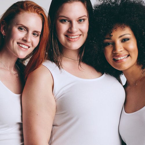 Drei Frauen mit unterschiedlichen Hauttypen