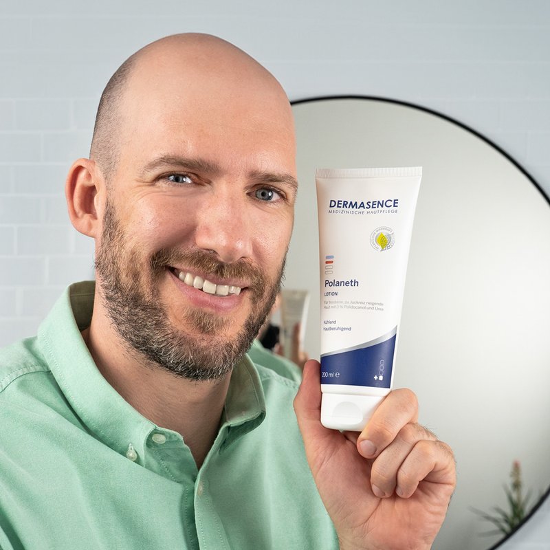 Foto eines Mannes, der das Produkt anwendet.