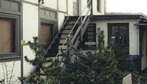 Altes DERMASENCE Bürogebäude