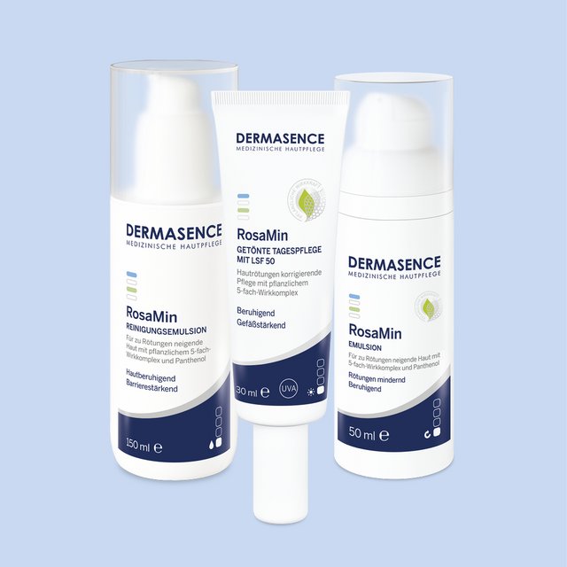 Julies Lieblingsprodukte vor hellblauem Hintergrund