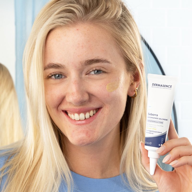 Foto einer Frau, die das Produkt anwendet.