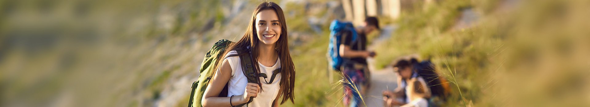 Wandergruppe im Sonnenschein