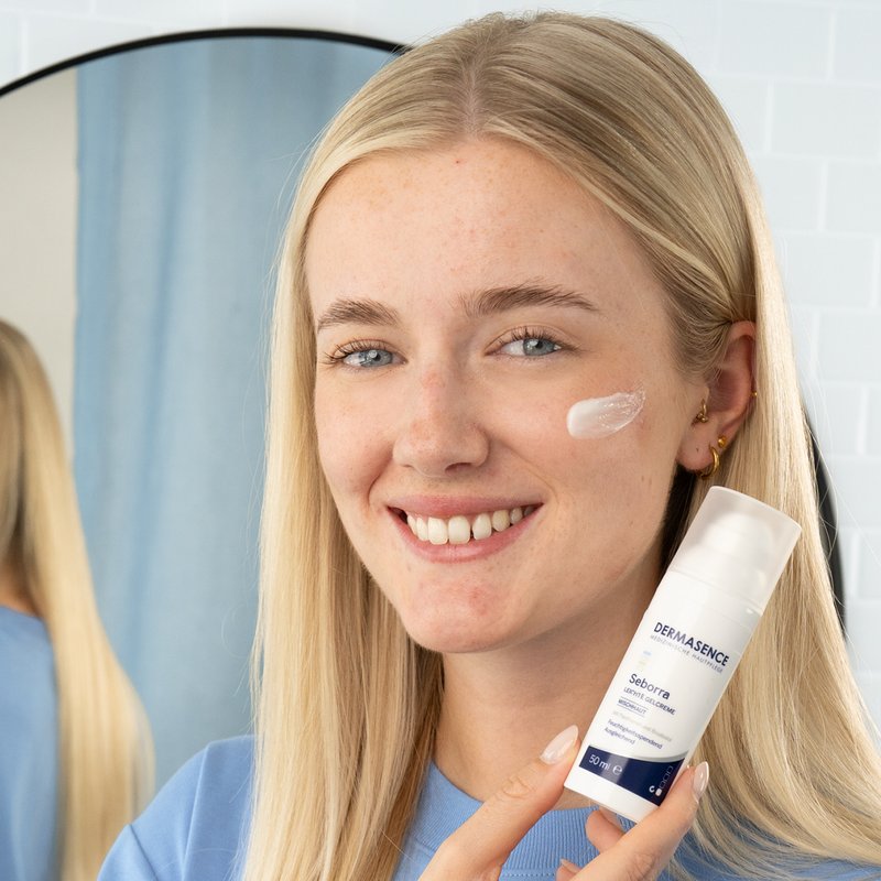 Foto einer Frau, die das Produkt anwendet.