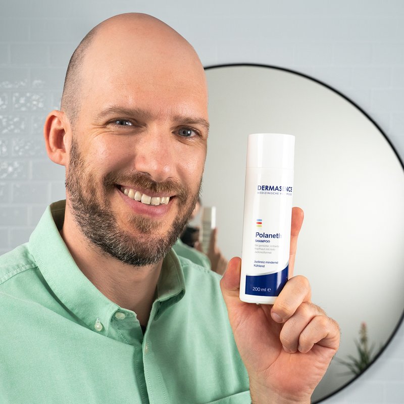 Foto eines Mannes, der das Produkt anwendet.